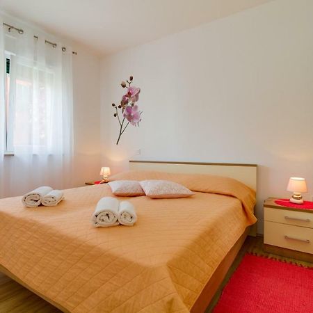 Apartments Tonka Near Beach And Sea พูลา ภายนอก รูปภาพ