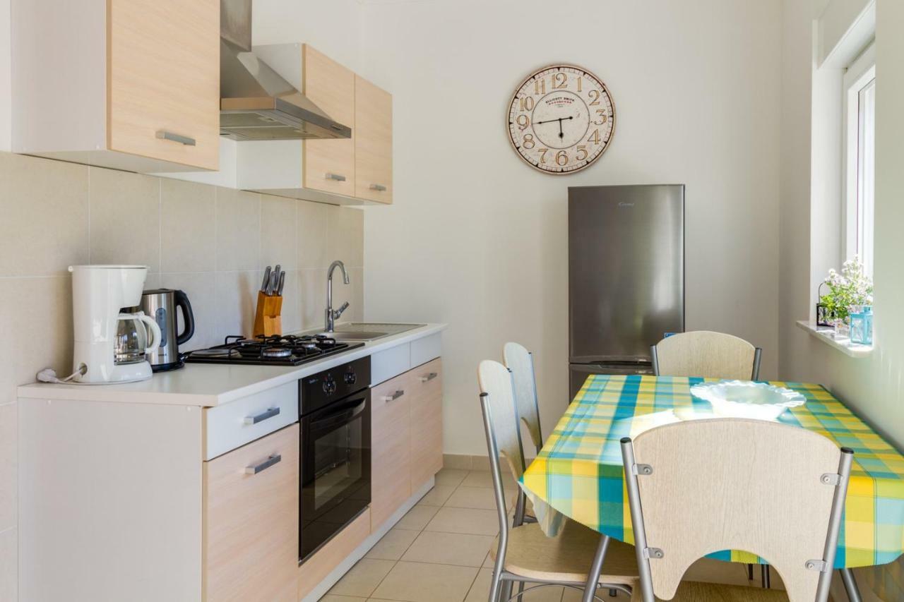 Apartments Tonka Near Beach And Sea พูลา ภายนอก รูปภาพ