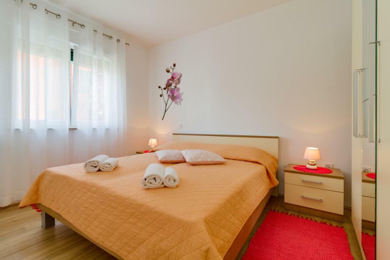 Apartments Tonka Near Beach And Sea พูลา ภายนอก รูปภาพ